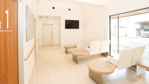 くにちか内科 循環器・呼吸器クリニックの待合室の写真